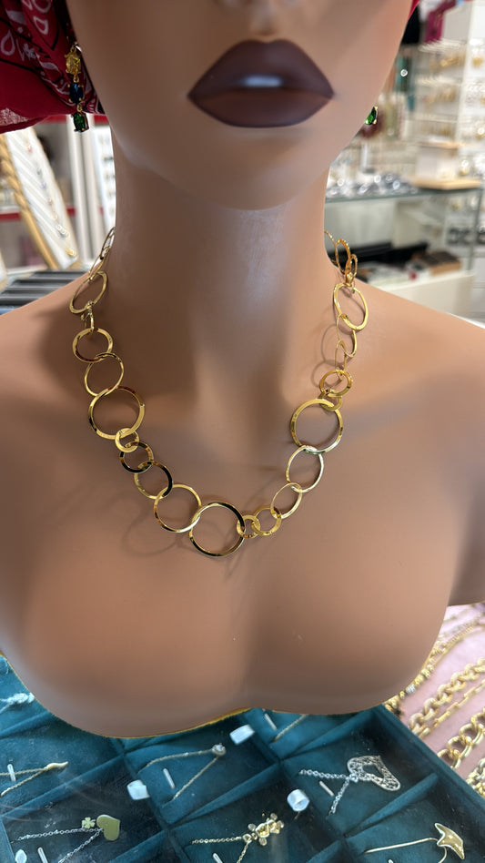 Collana Donna a Cerchi Dorati – Design Elegante e Versatile