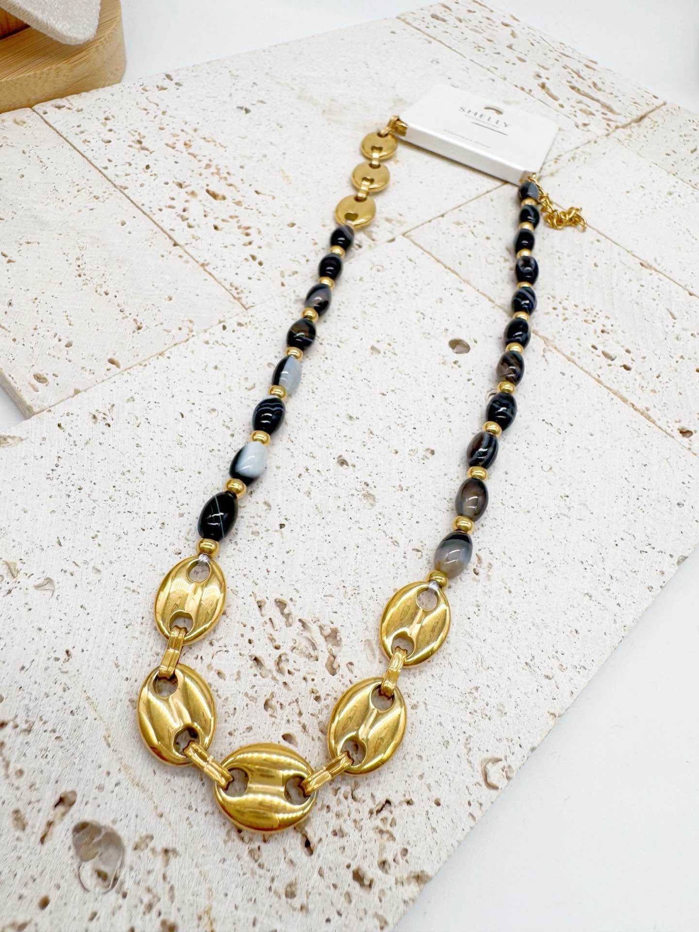Collana Donna con Pietre Striate e Maglie Dorate - Eleganza Grafica