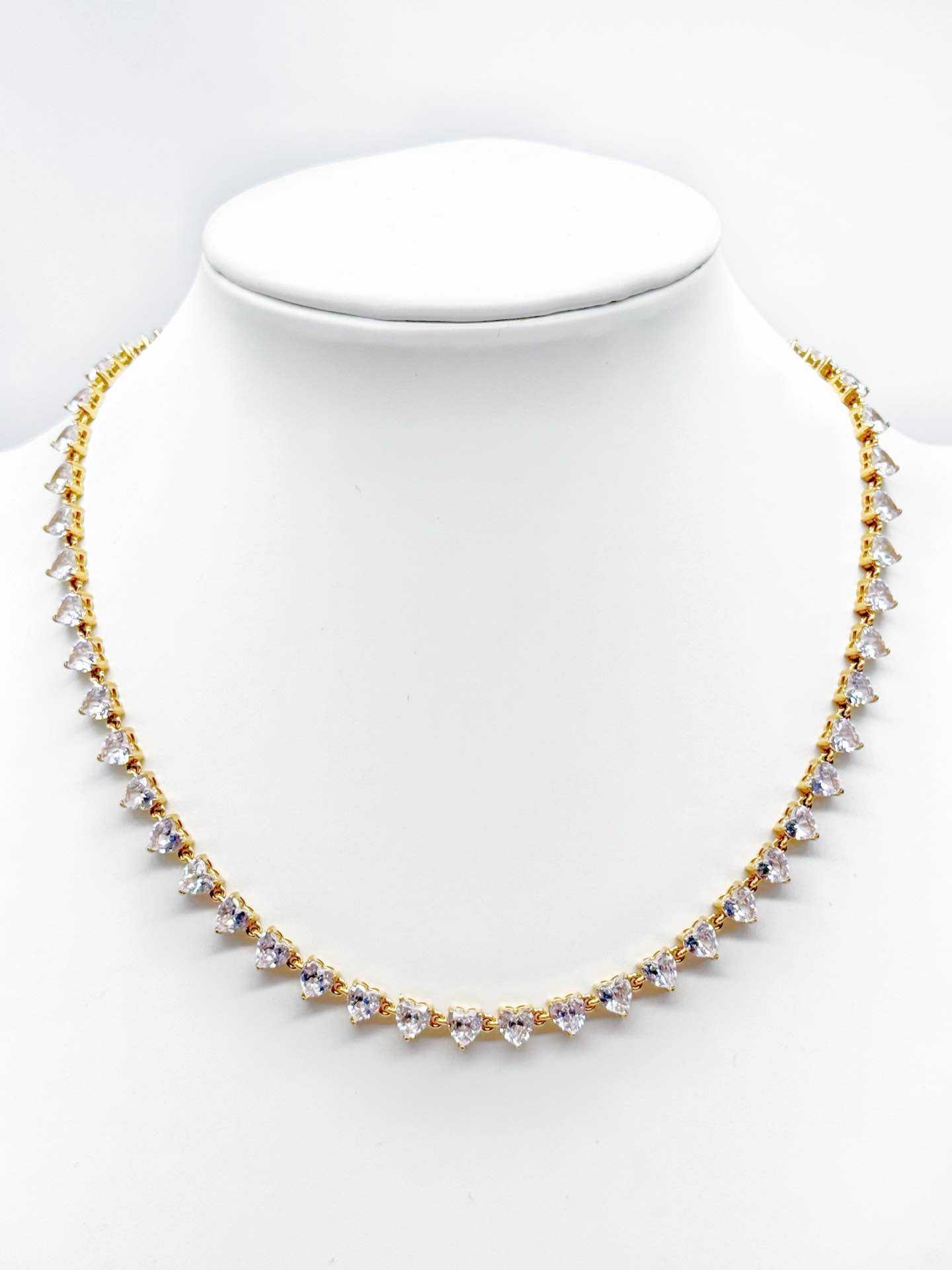 Collana Girocollo Tennis Donna con Cuori Bianchi e Finitura Dorata