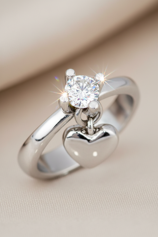 Fotografia editoriale anello solitario brillantezza luxury