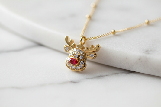 Dettaglio pendente natalizio con zirconi - artigianalità premium