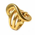 Anello donna in acciaio misura 18 con design scultoreo aperto e finitura oro.