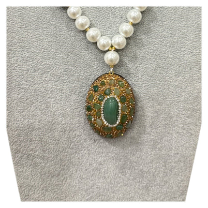 Dettaglio maxi pendente ovale verde della collana donna Shelly