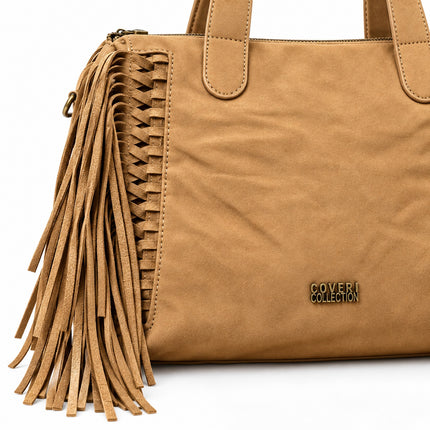 Dettaglio della lavorazione intrecciata e delle frange tono su tono della borsa Coveri Collection.