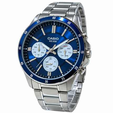 Quadrante blu multifunzione del Casio MTP-1374D-2A3VDF con contatori chiari
