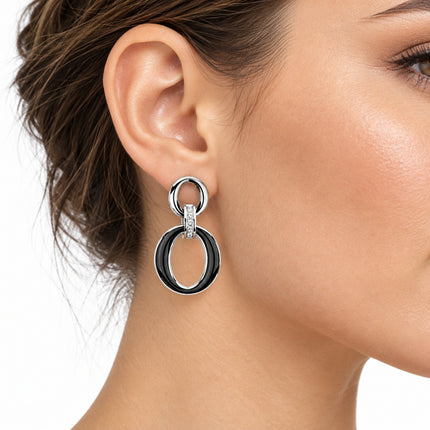 Orecchino donna 2Jewels 261320 indossato con smalto nero e cristalli