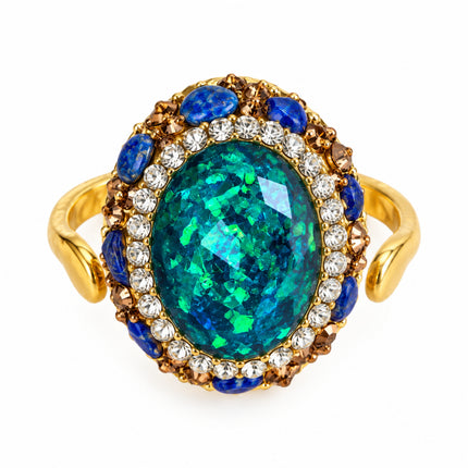 Anello donna color oro con cristallo verde ovale e cristalli decorativi vista dall'alto