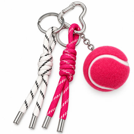 Dettaglio cordini intrecciati rosa bianco e charm pallina morbida