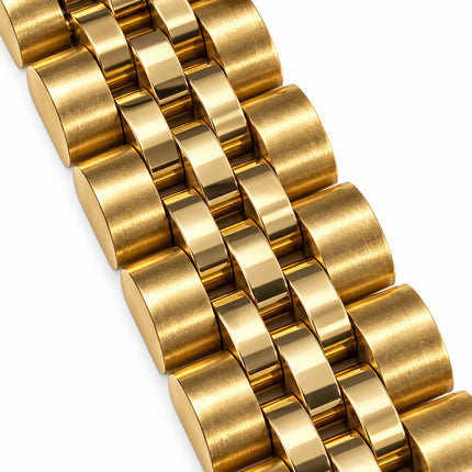 Dettaglio maglia a cinque file del bracciale in acciaio finitura dorata