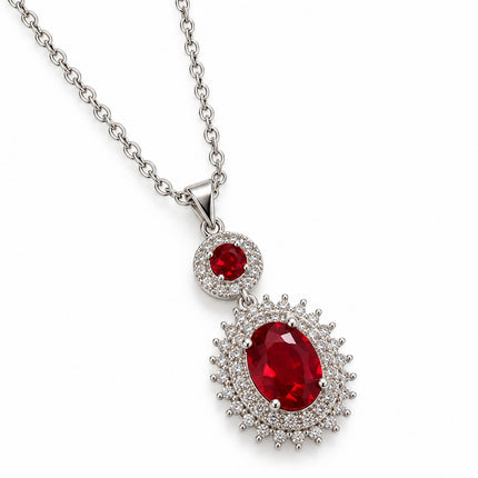Collana Shelly finitura argentata e pendente rosso, vista a tre quarti