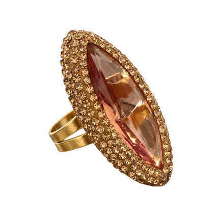 Anello cocktail donna champagne con finitura oro e fascia sdoppiata, vista a tre quarti.