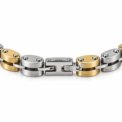Dettaglio della chiusura del bracciale bicolore con maglie argento e oro