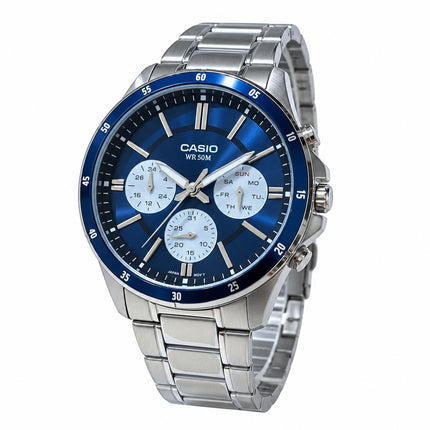 Casio MTP-1374D-2A3VDF, dettaglio della cassa con corona e pulsanti laterali