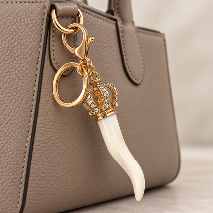  Portachiavi cornetto bianco con corona strass applicato a borsa donna