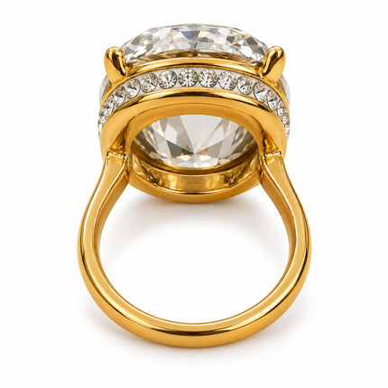 Anello dorato Shelly variante bianca misura 18, dettaglio fascia e castone