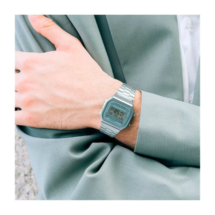Casio A168WA-3AYES verde vintage dettaglio display LCD digitale bracciale acciaio
