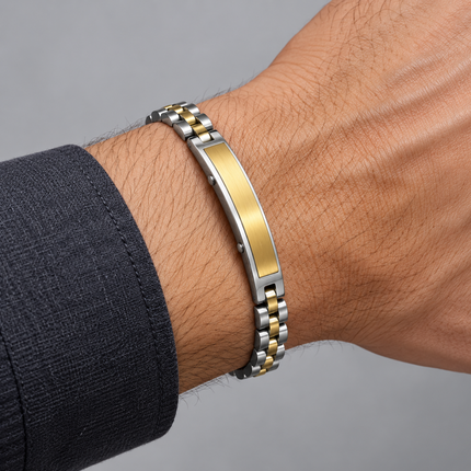 Bracciale bicolore con piattina indossato al polso