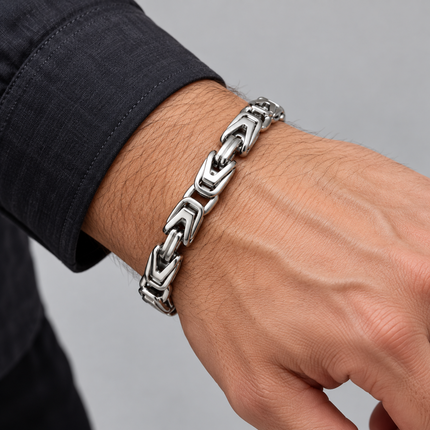 Bracciale uomo Shelly in acciaio indossato al polso