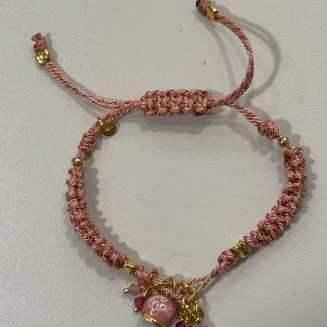 Bracciale Capri intrecciato rosa e oro con charm campanella regolabile stile boho chic