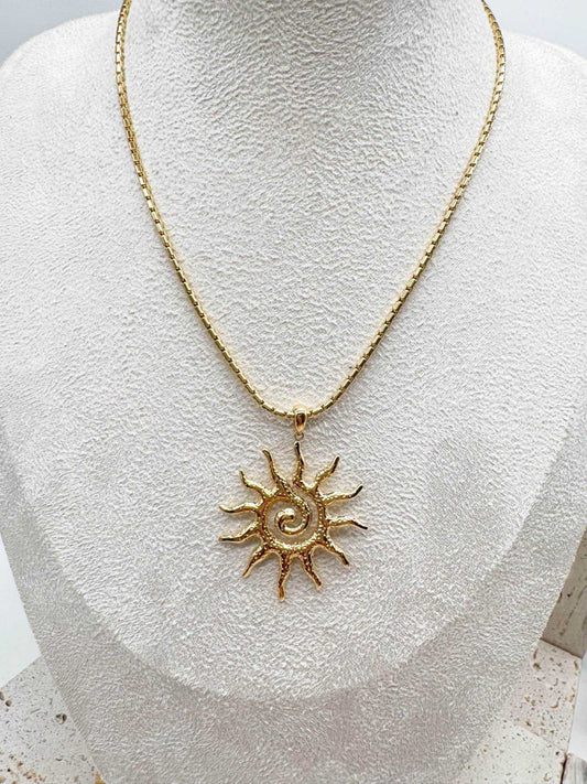 Collana con ciondolo sole spiralato – galvanizzata oro o argento