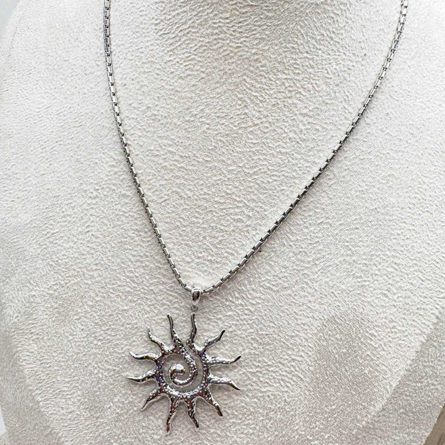 Collana con ciondolo sole spiralato – galvanizzata oro o argento