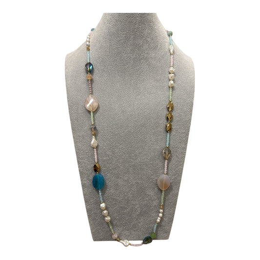 Collana lunga multicolor con perle e pietre dure per donna