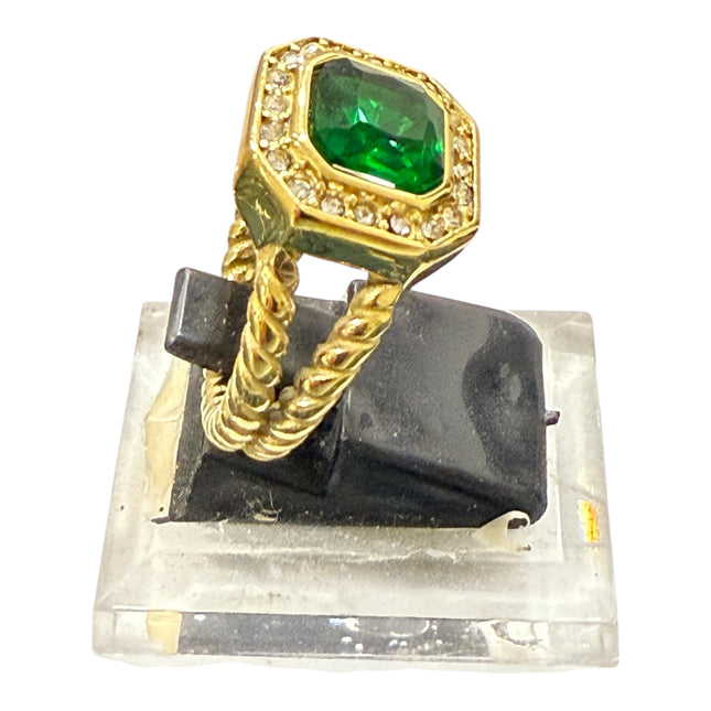 Anello in acciaio dorato con cristallo verde e zirconi – Misura 16,5