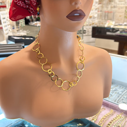 Collana Donna a Cerchi Dorati – Design Elegante e Versatile