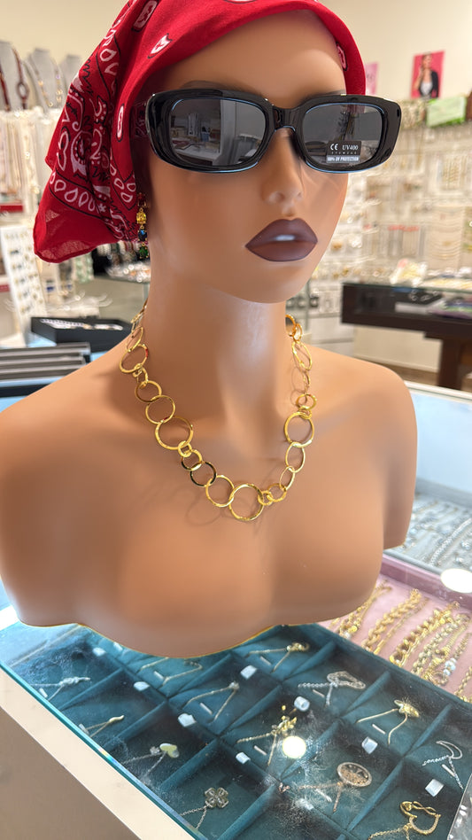Collana Donna a Cerchi Dorati – Design Elegante e Versatile