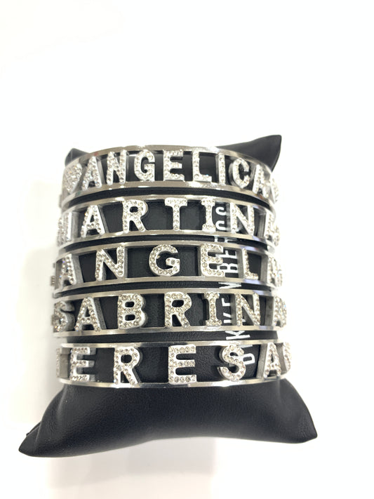 Bracciale in acciaio a manetta con nome in strass per donna MF
