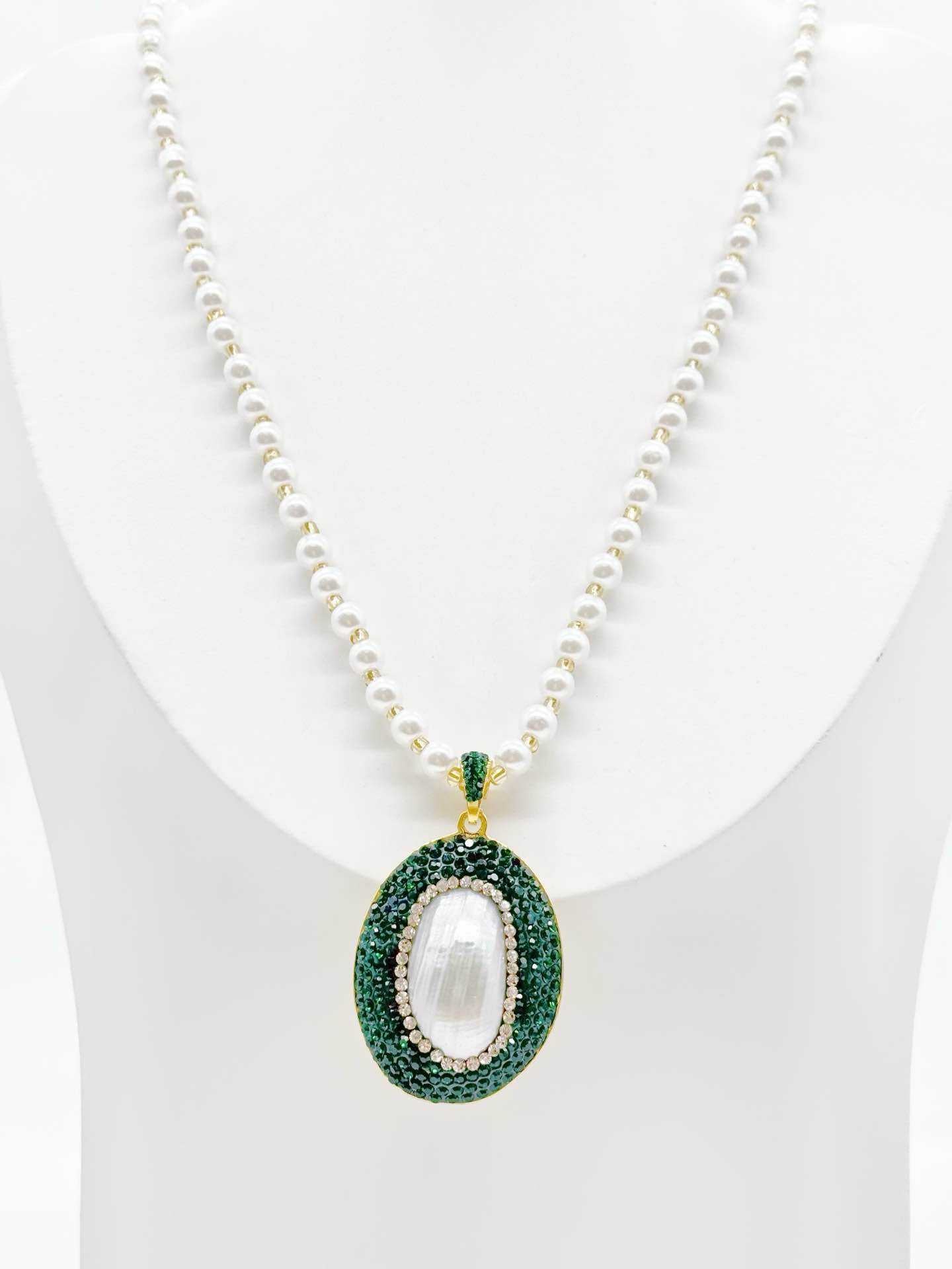 Collana donna perle con pendente ovale perla centrale strass colorati