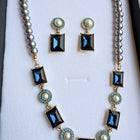 Set Collana e Orecchini Perle Grigie - Cristalli Blu Eleganti