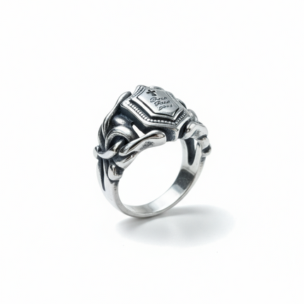 Anello Uomo Scudo Croce Vintage in Acciaio – Catena Laterale, Misure 18-26