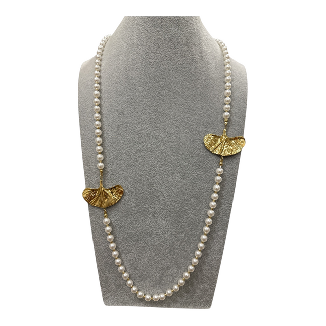 Collana Lunga con Perle Bianche e Foglie Ginkgo Dorate - Shelly Elegante Donna