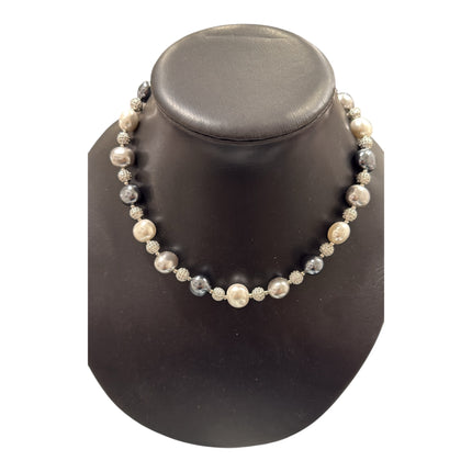 Collana donna perle polvere di conchiglia bicolore e sfere acciaio