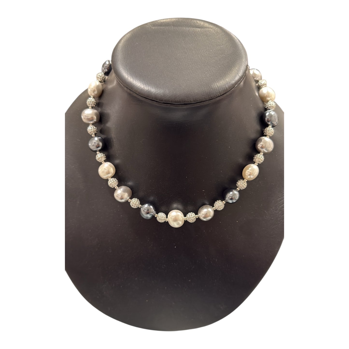 Collana donna perle polvere di conchiglia bicolore e sfere acciaio