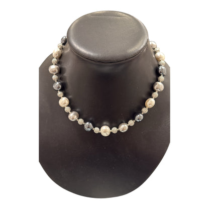 Collana donna perle polvere di conchiglia bicolore e sfere acciaio