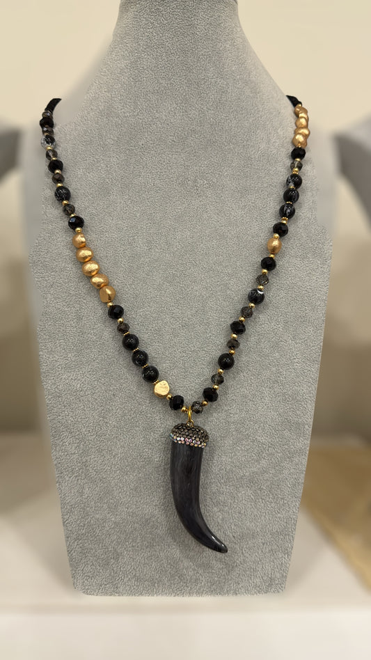 Collana Lunga per Donna Con Sfere e Ciondolo Corno 60 cm