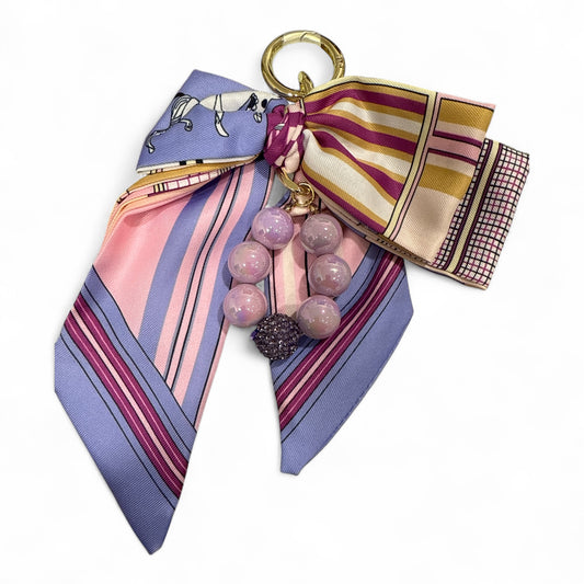 Portachiavi donna lusso foulard seta cavalli perle opalescenti charm borsa moda