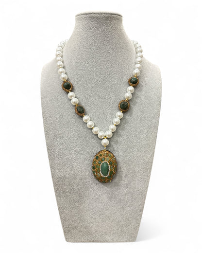 Collana perle bianche con maxi pendente verde stile vintage elegante donna