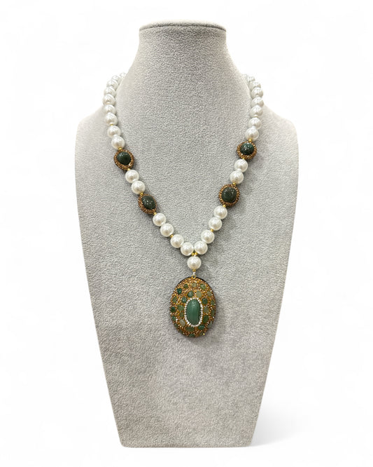 Collana perle bianche con maxi pendente verde stile vintage elegante donna