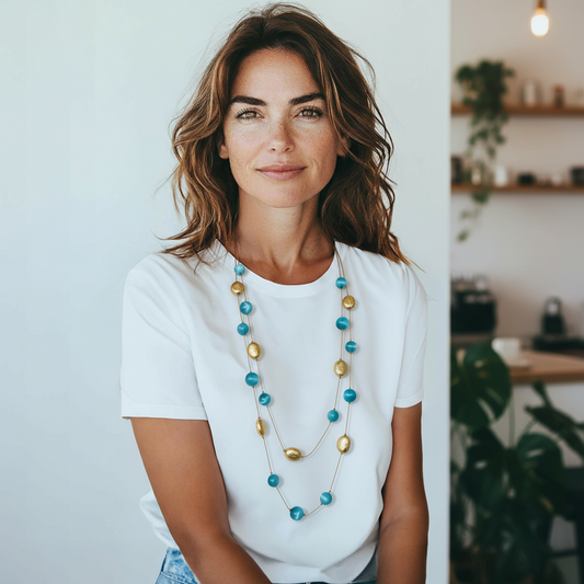 Collana lunga donna con sfere azzurre e ovali dorati eleganti