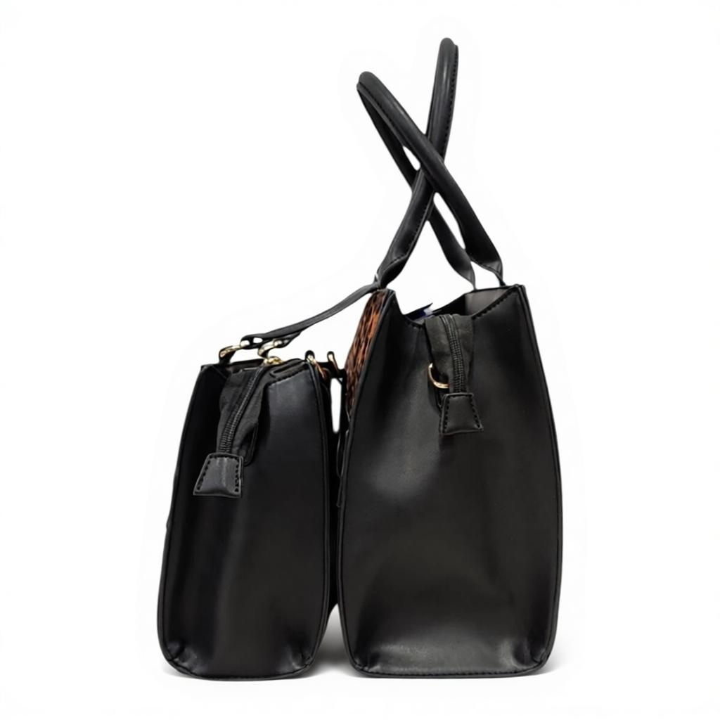 Borsa Renato Balestra tracolla pelle nera stampa maculata dettaglio chiusura
