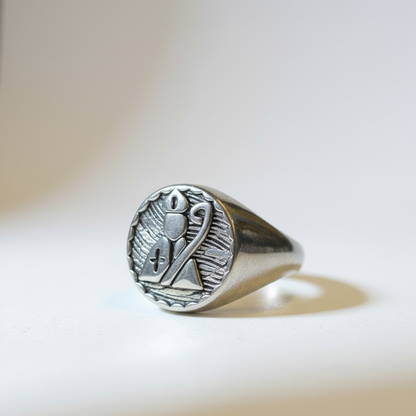 Anello uomo acciaio regolabile sigillo simbolico inciso stile vintage