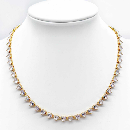 Collana Girocollo Tennis Donna con Cuori Bianchi e Finitura Dorata