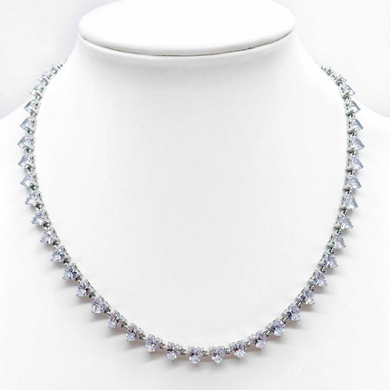 Collana Girocollo Tennis Donna con Cuori Bianchi e Finitura Argento Stile Elegante