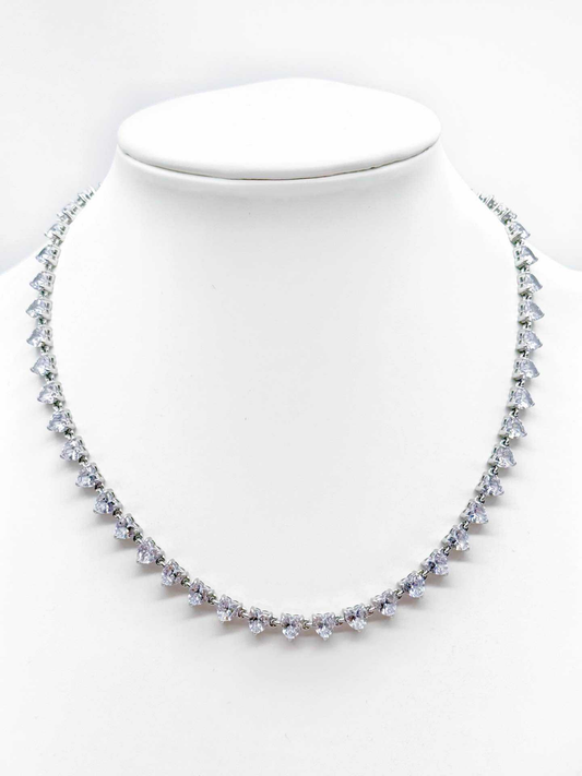Collana Donna con Cuori Bianchi e Finitura Argento - Stile Elegante e Luminoso