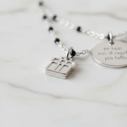 Dettaglio charm logo