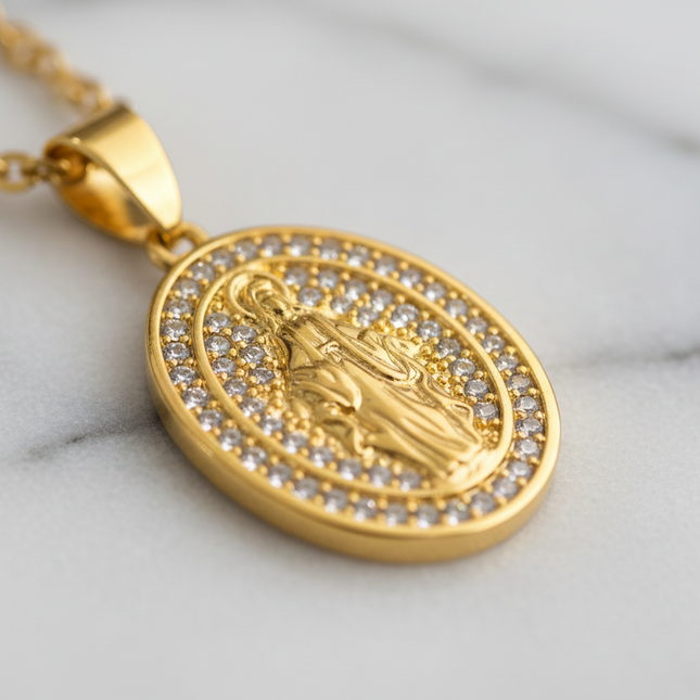 Collana Madonna Miracolosa oro - dettaglio macro ciondolo ovale zirconi