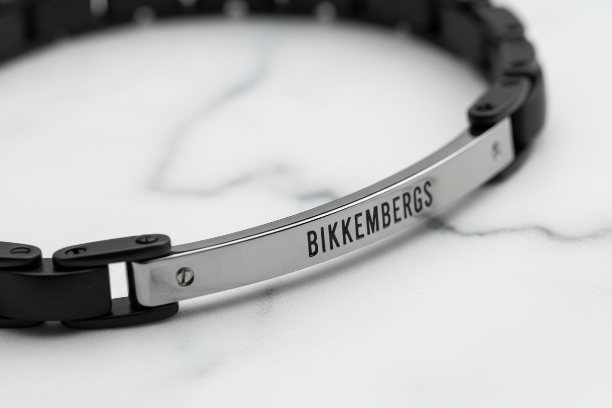 Dettaglio bracciale nero